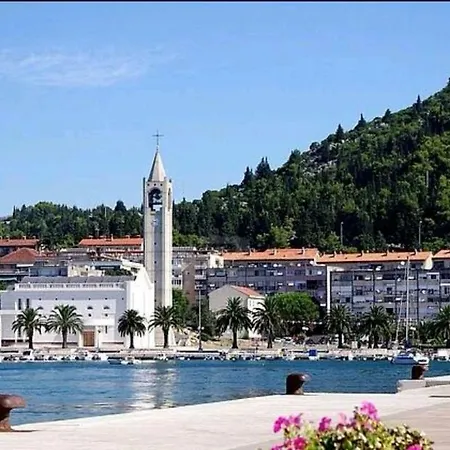 Apollon Apartman *