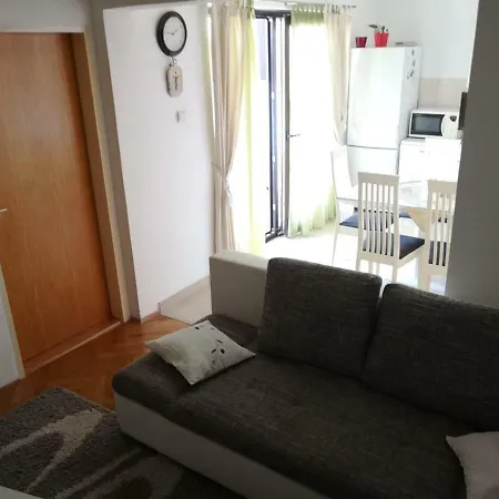 Apollon Apartman Ploče